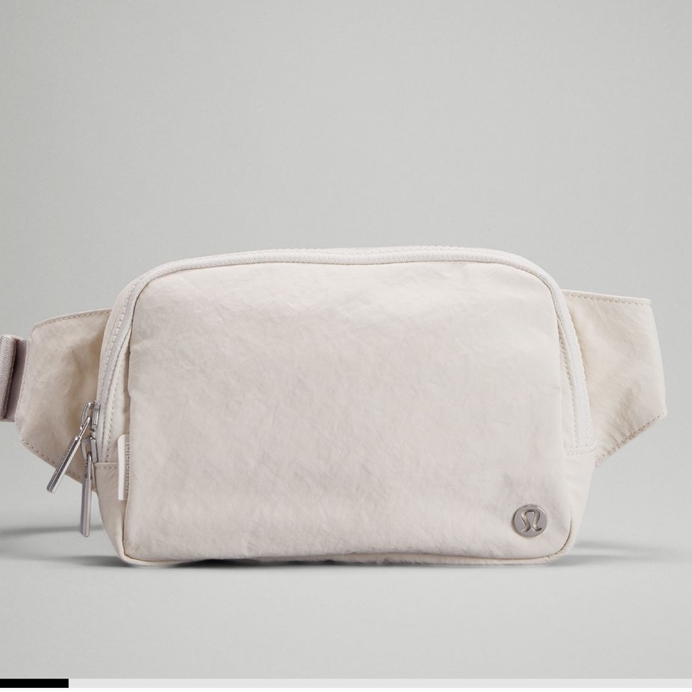 Everywhere belt bag large 2L white opal